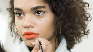 How To Put On Lipstick
